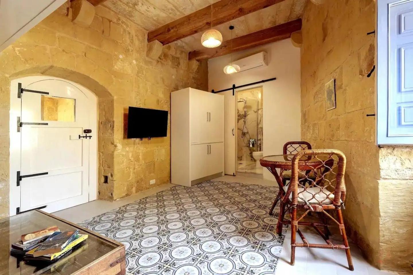Historic Hideaways - 900 Year Old Converted Studios Victoria Dış mekan fotoğraf
