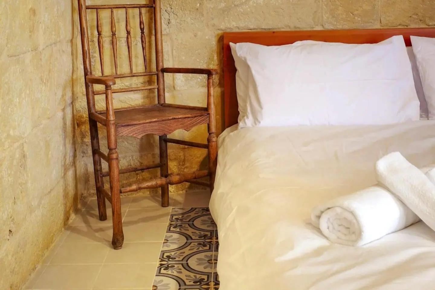 Historic Hideaways - 900 Year Old Converted Studios Victoria Dış mekan fotoğraf