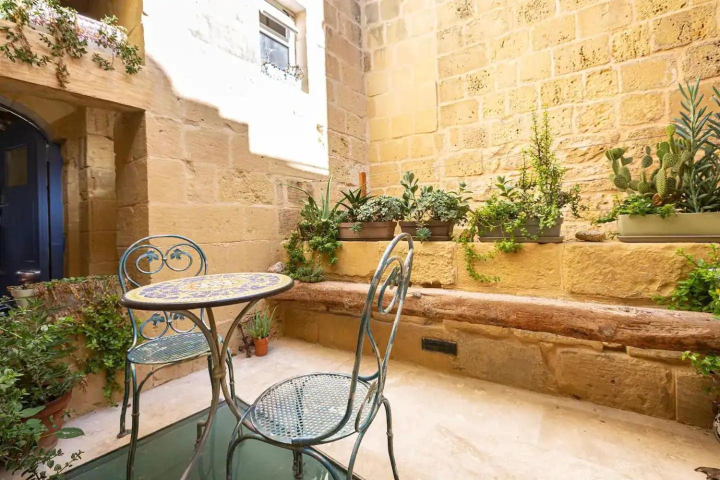 Historic Hideaways - 900 Year Old Converted Studios Victoria Dış mekan fotoğraf