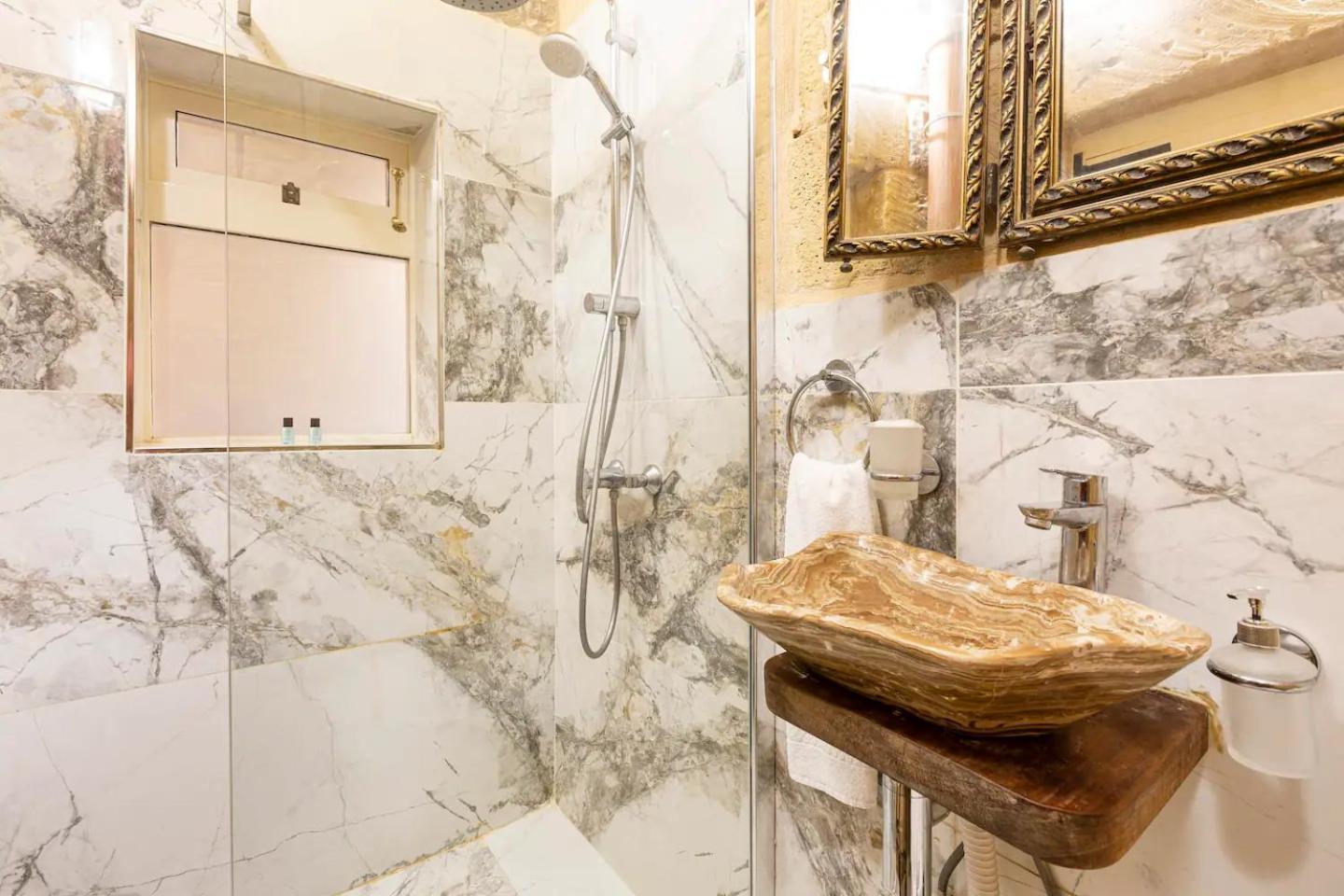 Historic Hideaways - 900 Year Old Converted Studios Victoria Dış mekan fotoğraf