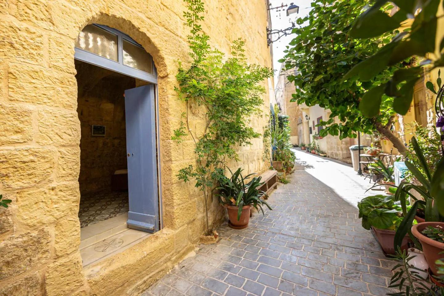 Historic Hideaways - 900 Year Old Converted Studios Victoria Dış mekan fotoğraf