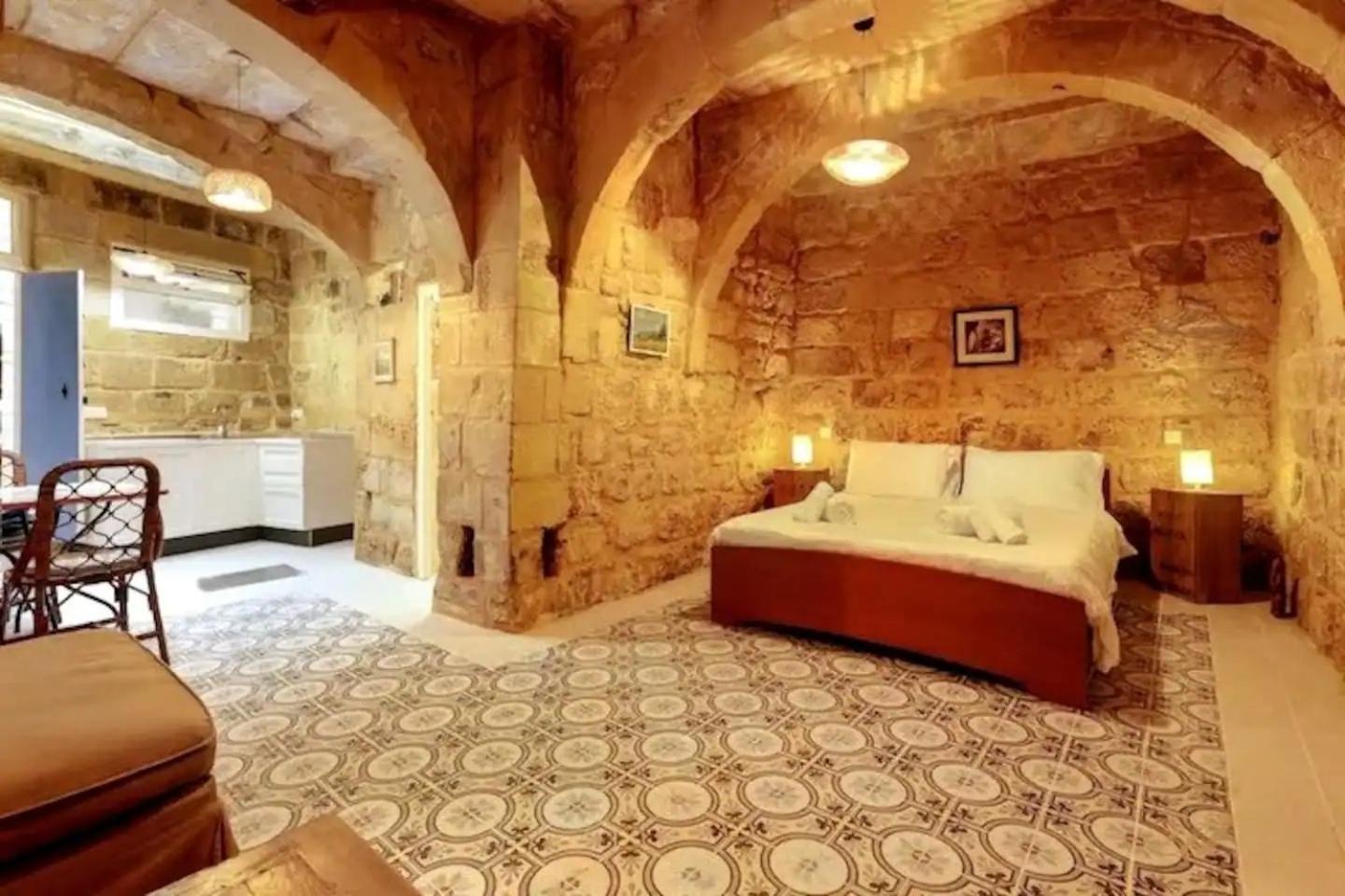 Historic Hideaways - 900 Year Old Converted Studios Victoria Dış mekan fotoğraf