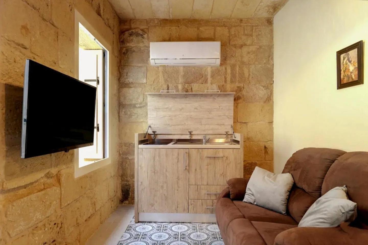 Historic Hideaways - 900 Year Old Converted Studios Victoria Dış mekan fotoğraf