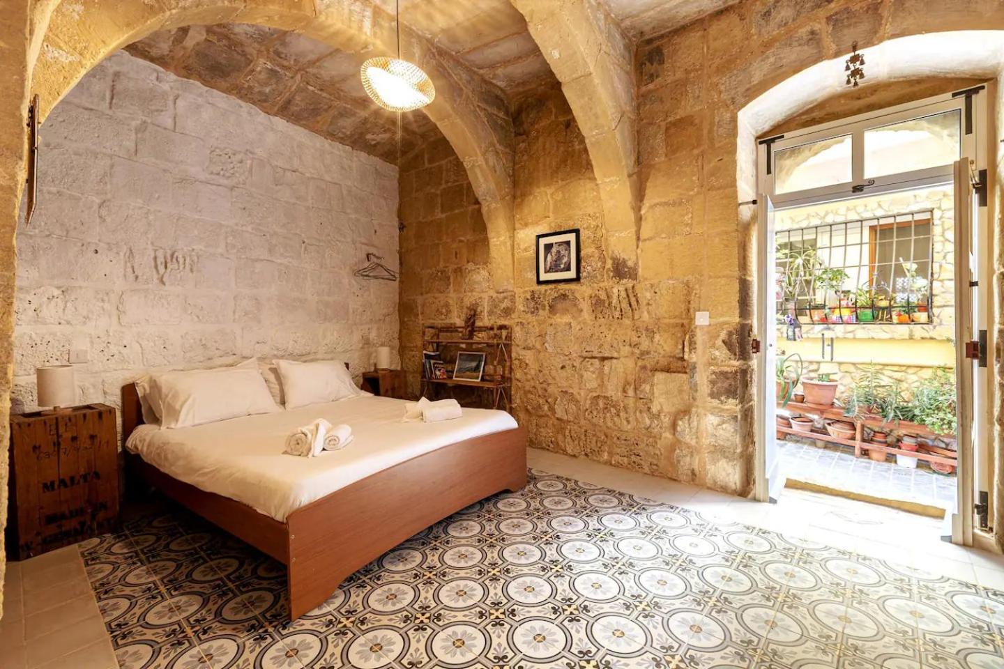Historic Hideaways - 900 Year Old Converted Studios Victoria Dış mekan fotoğraf