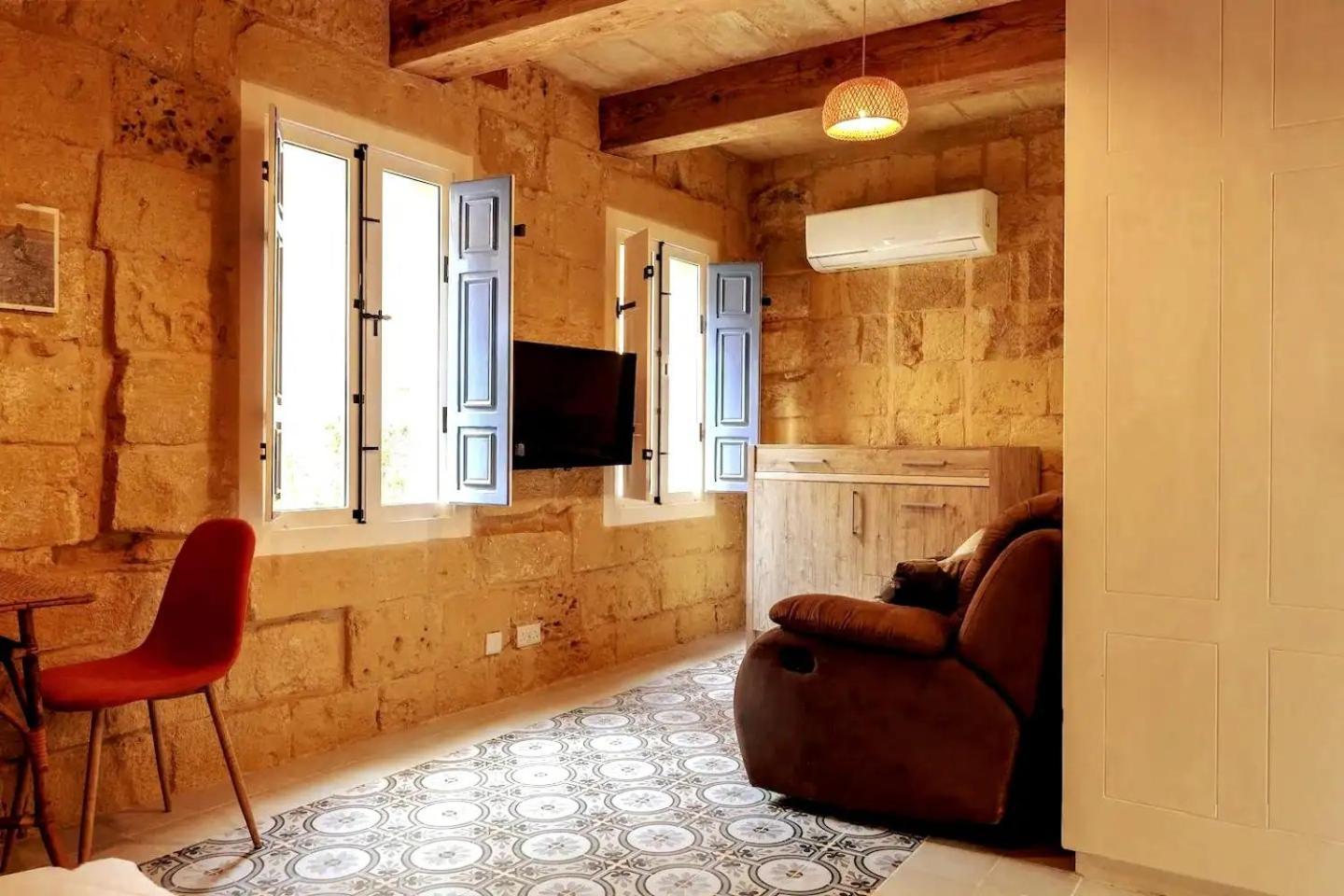 Historic Hideaways - 900 Year Old Converted Studios Victoria Dış mekan fotoğraf