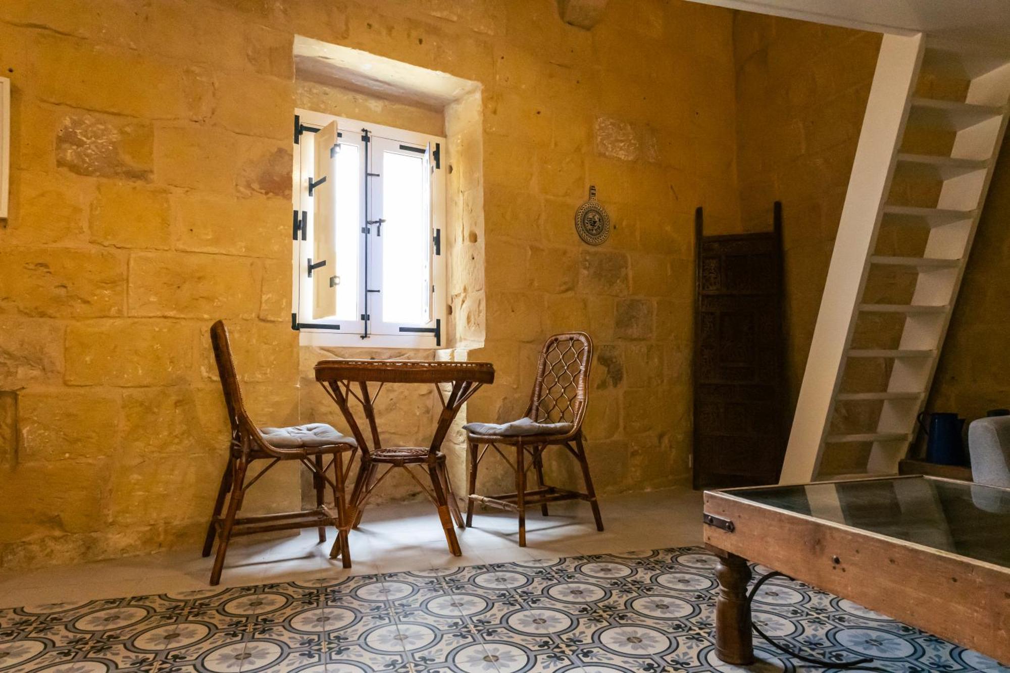 Historic Hideaways - 900 Year Old Converted Studios Victoria Dış mekan fotoğraf