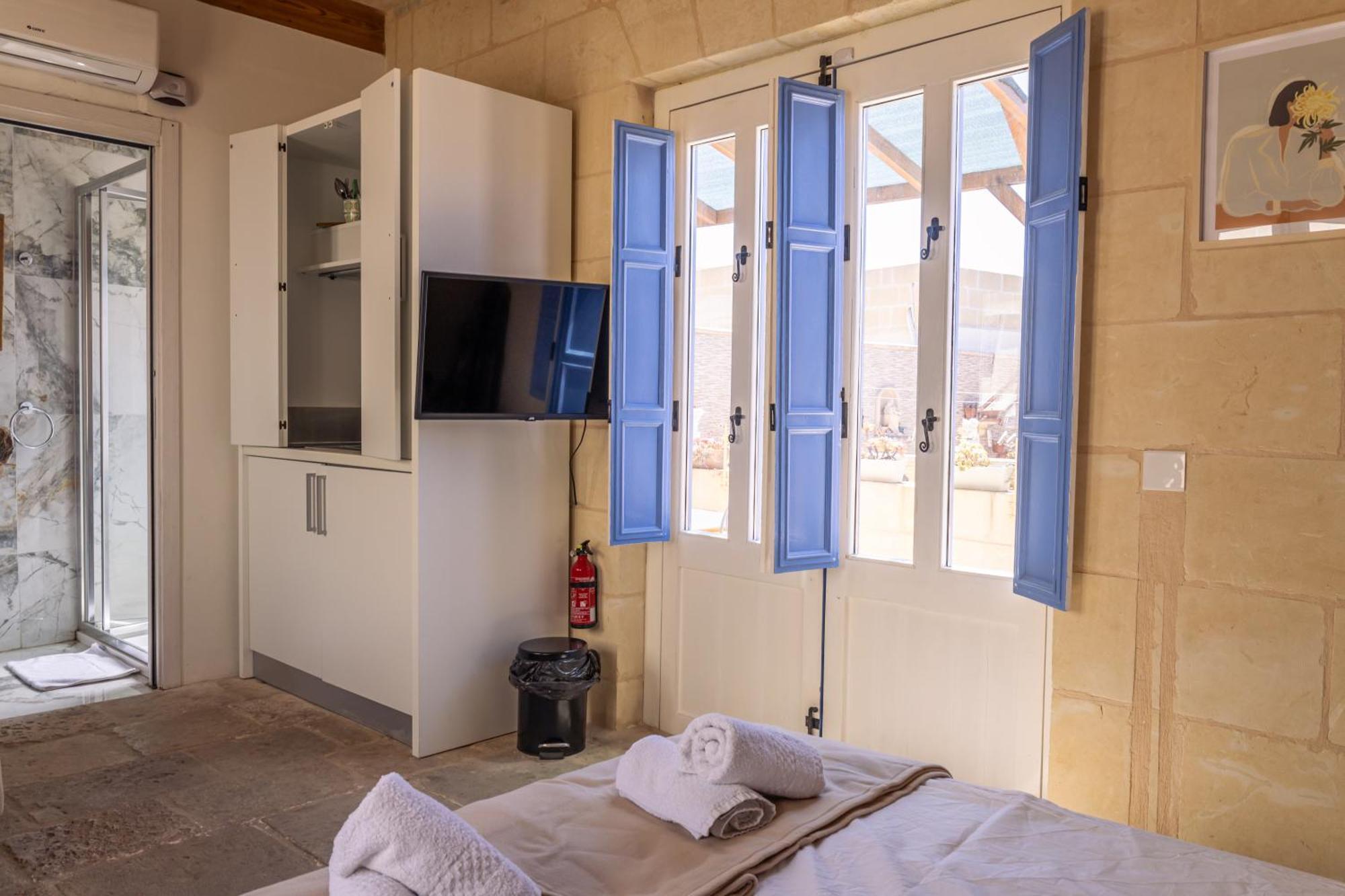 Historic Hideaways - 900 Year Old Converted Studios Victoria Dış mekan fotoğraf