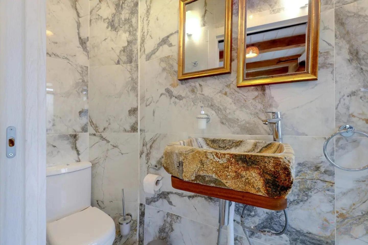 Historic Hideaways - 900 Year Old Converted Studios Victoria Dış mekan fotoğraf