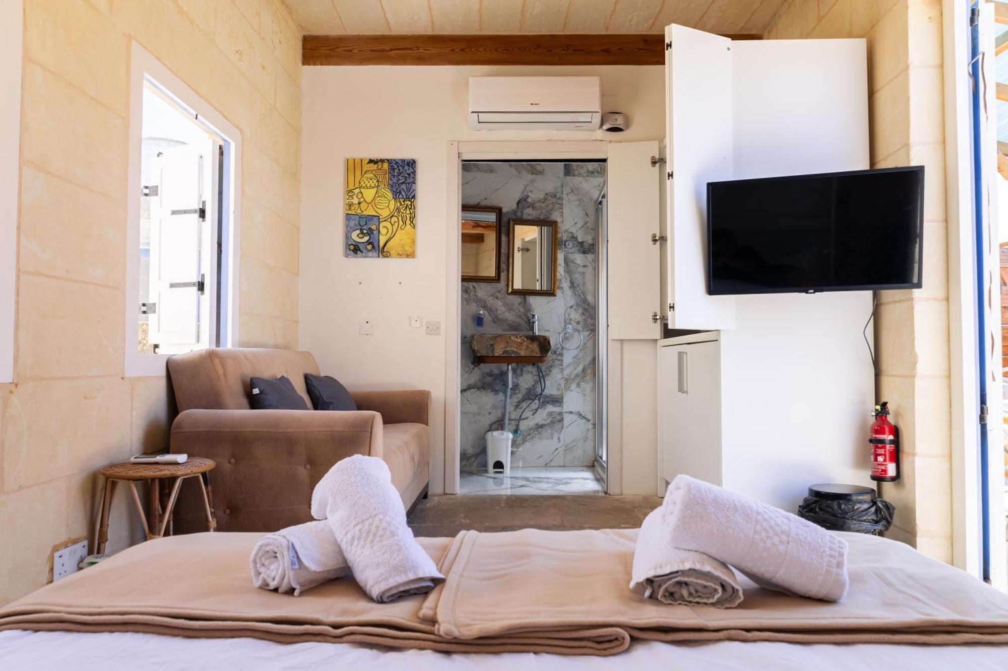 Historic Hideaways - 900 Year Old Converted Studios Victoria Dış mekan fotoğraf