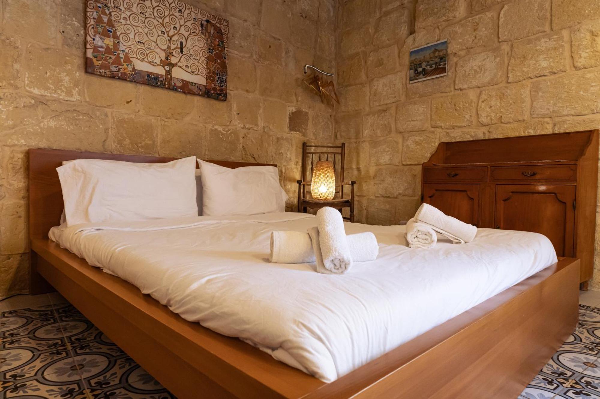 Historic Hideaways - 900 Year Old Converted Studios Victoria Dış mekan fotoğraf