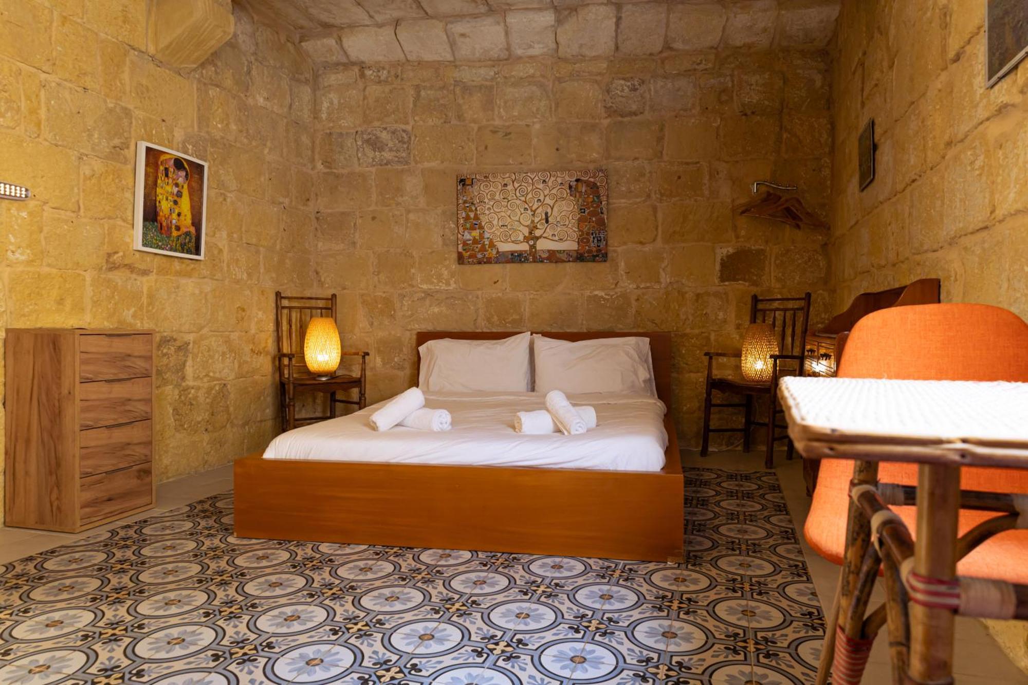 Historic Hideaways - 900 Year Old Converted Studios Victoria Dış mekan fotoğraf
