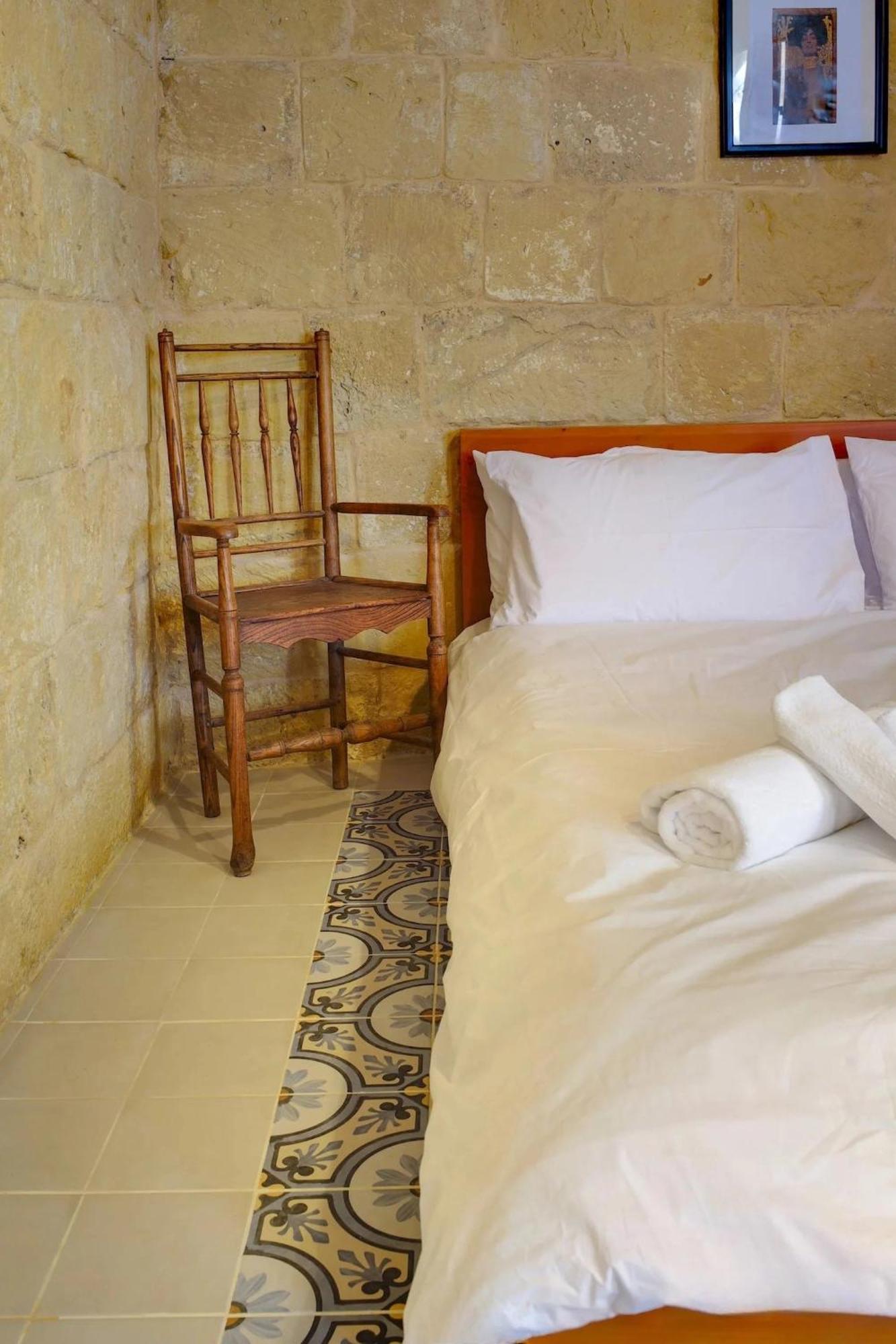 Historic Hideaways - 900 Year Old Converted Studios Victoria Dış mekan fotoğraf