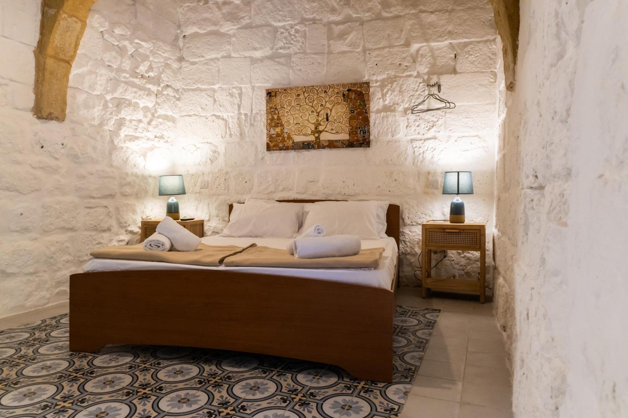 Historic Hideaways - 900 Year Old Converted Studios Victoria Dış mekan fotoğraf
