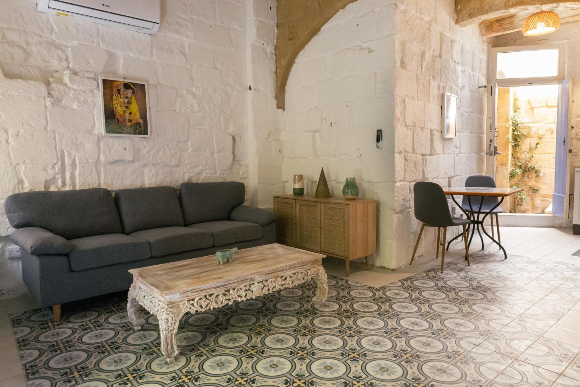 Historic Hideaways - 900 Year Old Converted Studios Victoria Dış mekan fotoğraf