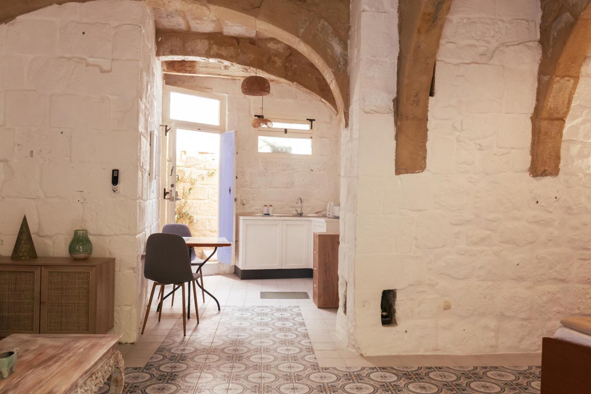 Historic Hideaways - 900 Year Old Converted Studios Victoria Dış mekan fotoğraf