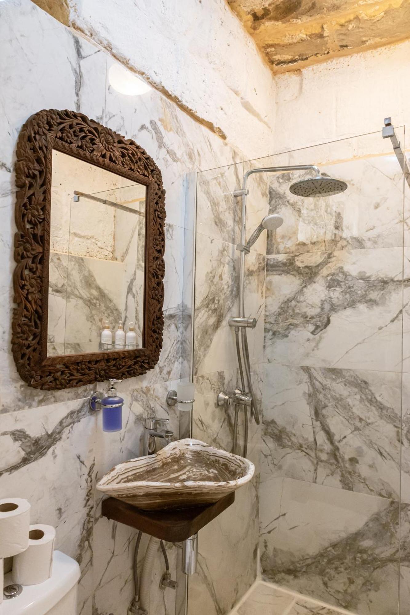 Historic Hideaways - 900 Year Old Converted Studios Victoria Dış mekan fotoğraf