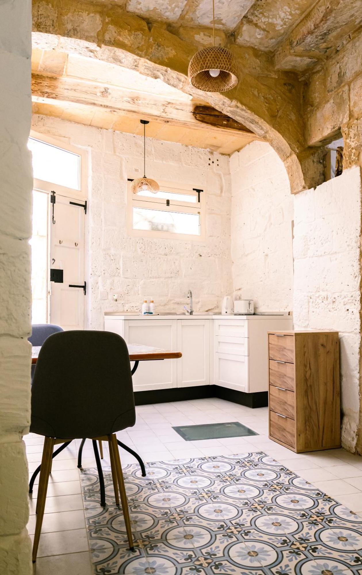 Historic Hideaways - 900 Year Old Converted Studios Victoria Dış mekan fotoğraf