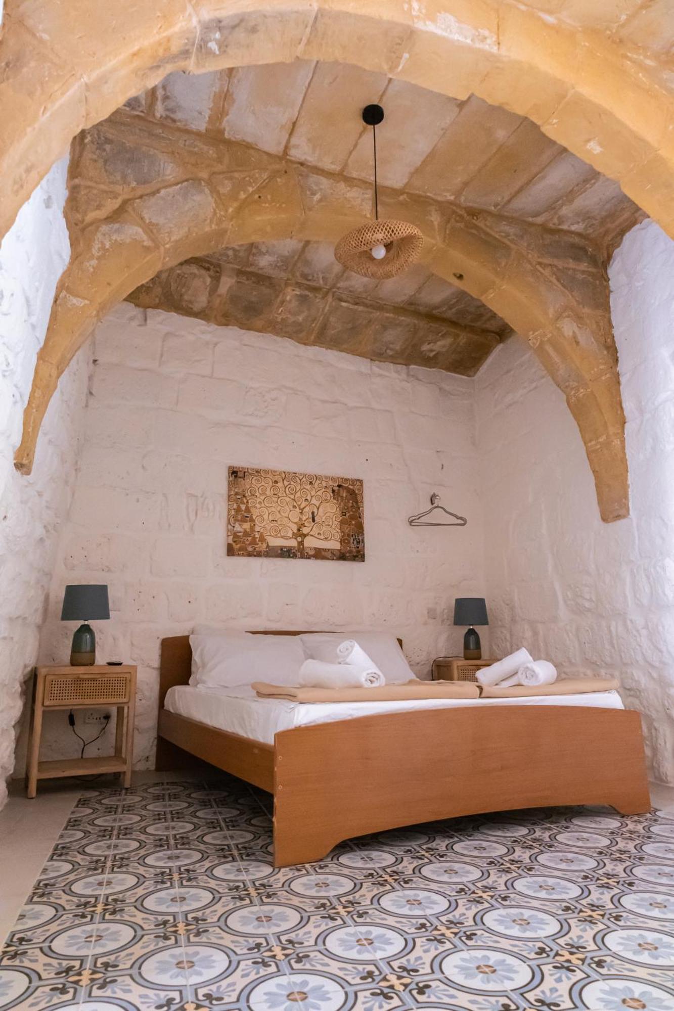 Historic Hideaways - 900 Year Old Converted Studios Victoria Dış mekan fotoğraf