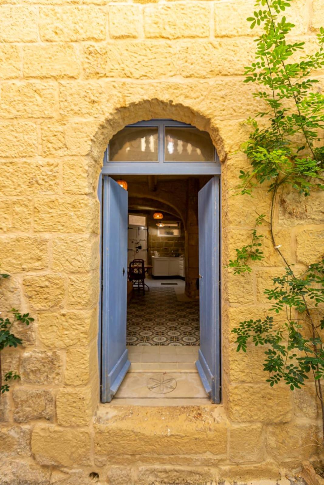 Historic Hideaways - 900 Year Old Converted Studios Victoria Dış mekan fotoğraf
