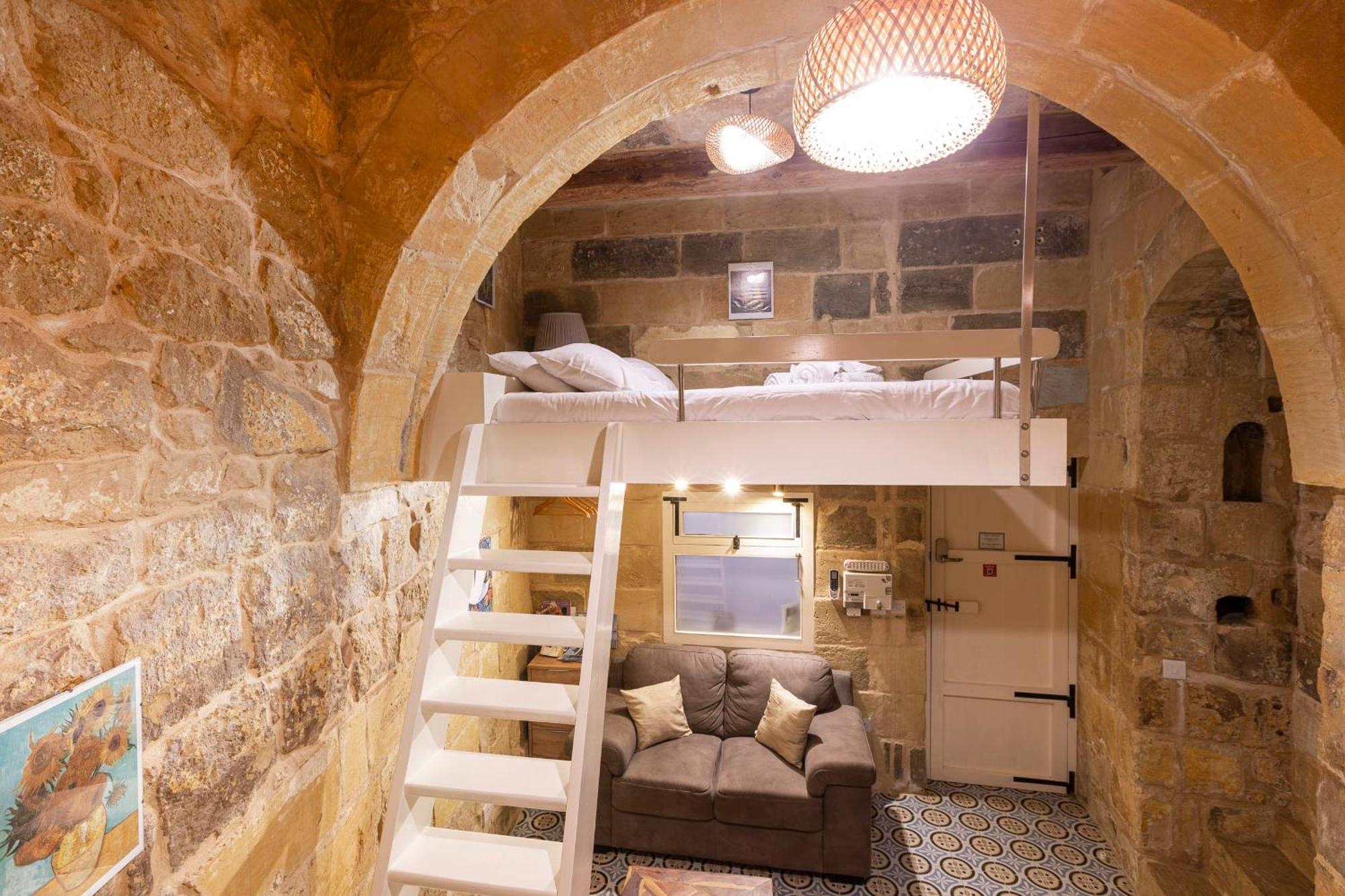 Historic Hideaways - 900 Year Old Converted Studios Victoria Dış mekan fotoğraf
